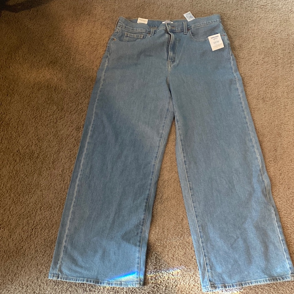 Woman’s light blue jeans size 10